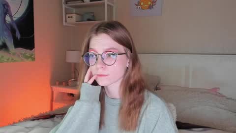 Snapshot of lunar_sofia chatting on December 16, 1:53 am Sofia online show from December 16, 1:53 am