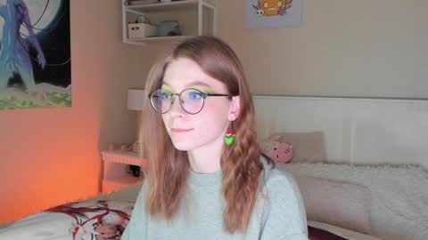 Snapshot of lunar_sofia chatting on December 18, 2:21 am Sofia online show from December 18, 2:21 am