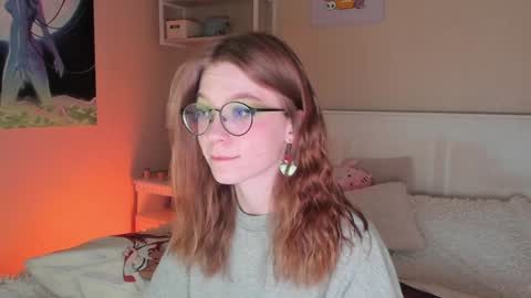 Snapshot of lunar_sofia chatting on December 18, 5:26 am Sofia online show from December 18, 5:26 am