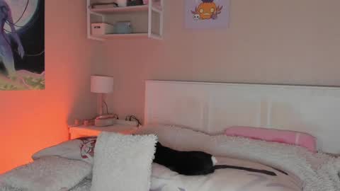 Snapshot of lunar_sofia chatting on December 24, 8:11 am Sofia online show from December 24, 8:11 am