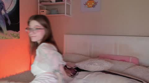 Snapshot of lunar_sofia chatting on December 24, 11:17 am Sofia online show from December 24, 11:17 am