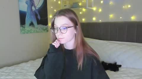 Snapshot of lunar_sofia chatting on February 11, 3:29 pm Sofia online show from February 11, 3:29 pm