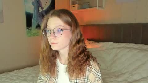 Snapshot of lunar_sofia chatting on February 18, 3:10 pm Sofia online show from February 18, 3:10 pm