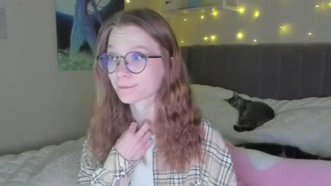 Snapshot of lunar_sofia chatting on February 19, 1:17 pm Sofia online show from February 19, 1:17 pm