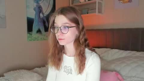 Snapshot of lunar_sofia chatting on March 4, 2:53 pm Sofia online show from March 4, 2:53 pm