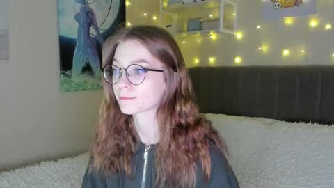 Snapshot of lunar_sofia chatting on March 6, 1:24 pm Sofia online show from March 6, 1:24 pm