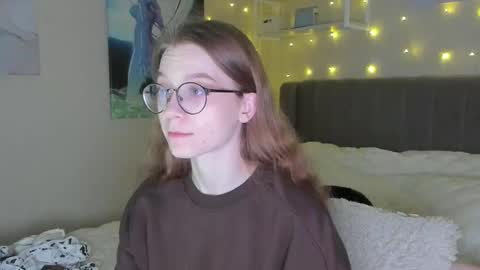 Snapshot of lunar_sofia chatting on March 7, 2:34 pm Sofia online show from March 7, 2:34 pm