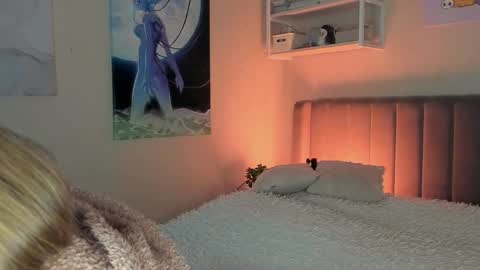 Snapshot of lunar_sofia chatting on September 16, 10:05 am Sofia online show from September 16, 10:05 am