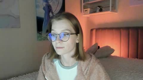 Snapshot of lunar_sofia chatting on September 19, 11:55 am Sofia online show from September 19, 11:55 am