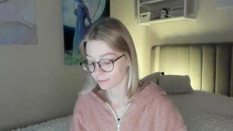 Snapshot of lunar_sofia chatting on September 24, 12:41 pm Sofia online show from September 24, 12:41 pm