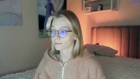 Snapshot of lunar_sofia chatting on September 25, 1:15 pm Sofia online show from September 25, 1:15 pm