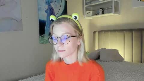 Snapshot of lunar_sofia chatting on October 13, 12:38 pm Sofia online show from October 13, 12:38 pm