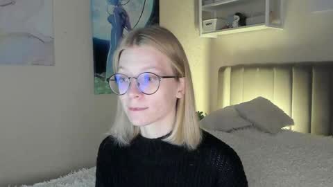 Snapshot of lunar_sofia chatting on October 15, 8:25 am Sofia online show from October 15, 8:25 am