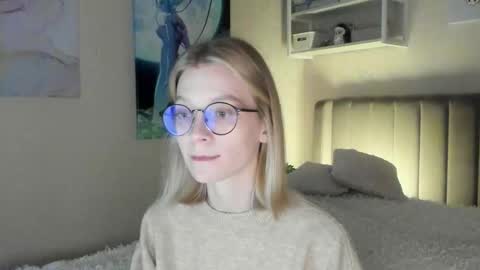 Snapshot of lunar_sofia chatting on October 23, 1:10 pm Sofia online show from October 23, 1:10 pm