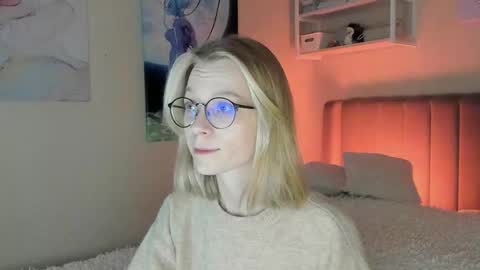 Snapshot of lunar_sofia chatting on October 28, 1:36 pm Sofia online show from October 28, 1:36 pm