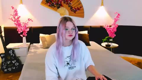 lunariafox online show from March 22, 2:31 pm