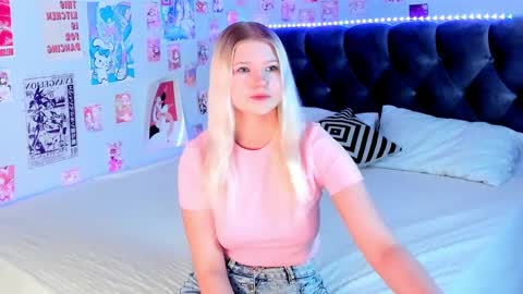 lunariafox online show from April 27, 2:26 pm