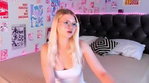 Snapshot of lunariafox chatting on May 24, 2:44 pm lunariafox online show from May 24, 2:44 pm