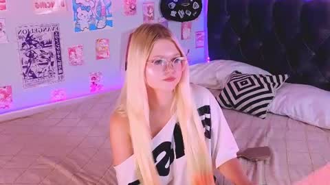 lunariafox online show from July 28, 6:20 pm