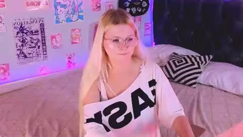 lunariafox online show from July 28, 7:39 pm
