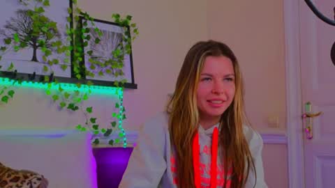 Snapshot of lunarishi chatting on January 17, 1:03 pm Luna Rishi online show from January 17, 1:03 pm