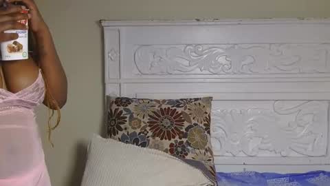 Luxee online show from March 30, 8:32 pm