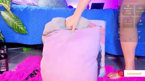 Snapshot of lunarosex5 chatting on February 6, 4:06 am LUNA online show from February 6, 4:06 am