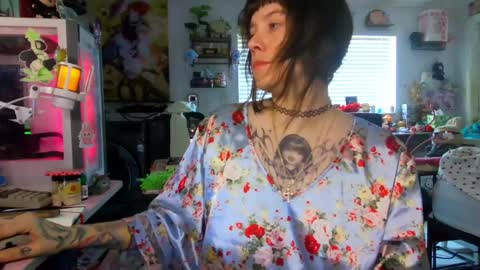 lunarqueen420 online show from May 2, 2:44 pm
