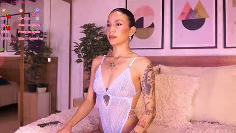 Luna Ruso  online show from March 23, 7:40 pm