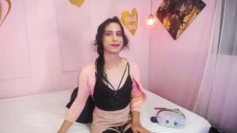 Snapshot of lunasweet_18 chatting on February 24, 2:37 pm Luna online show from February 24, 2:37 pm