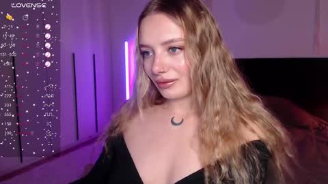 Snapshot of lunaticabae chatting on February 22, 1:22 am LunaticaBae online show from February 22, 1:22 am