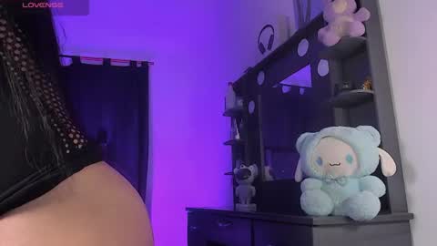 Snapshot of lunatown1 chatting on August 9, 5:34 am Stefanny Doll online show from August 9, 5:34 am