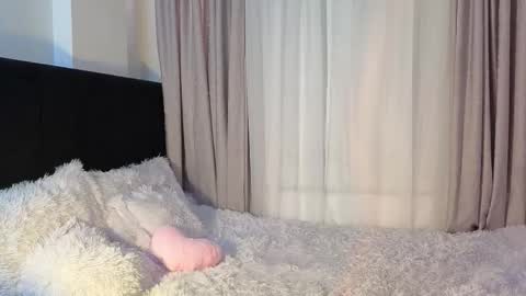 lunavelvet7 online show from March 14, 5:51 pm