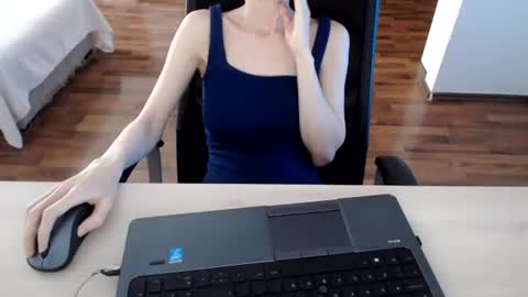 Snapshot of lunavibe_ chatting on June 18, 11:47 am lunavibe_ online show from June 18, 11:47 am