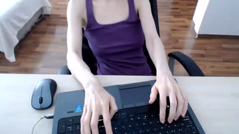Snapshot of lunavibe_ chatting on June 27, 12:22 pm lunavibe_ online show from June 27, 12:22 pm