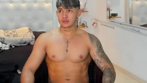 Snapshot of lunay_xtreemboy chatting on October 11, 12:10 am Lunay online show from October 11, 12:10 am