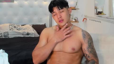 Snapshot of lunay_xtreemboy chatting on October 22, 12:00 am Lunay online show from October 22, 12:00 am