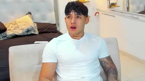 Snapshot of lunay_xtreemboy chatting on November 19, 12:21 am Lunay online show from November 19, 12:21 am