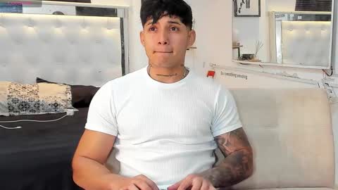 Snapshot of lunay_xtreemboy chatting on November 25, 2:00 am Lunay online show from November 25, 2:00 am