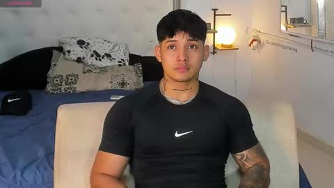 Snapshot of lunay_xtreemboy chatting on December 20, 12:07 am Lunay online show from December 20, 12:07 am