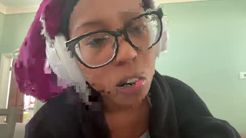 lunchboxgirl online show from October 7, 2:47 pm