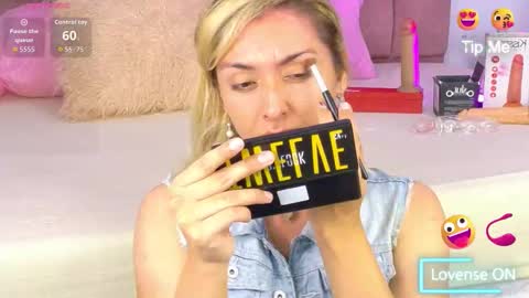 lunitadiva online show from November 17, 12:55 pm