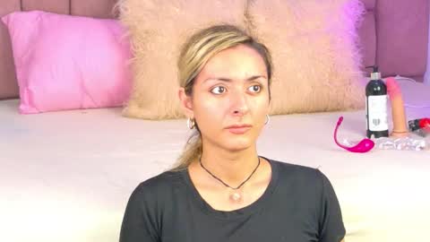 lunitadiva online show from December 4, 7:44 pm