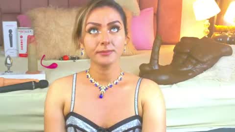 lunitadiva online show from May 25, 3:40 pm