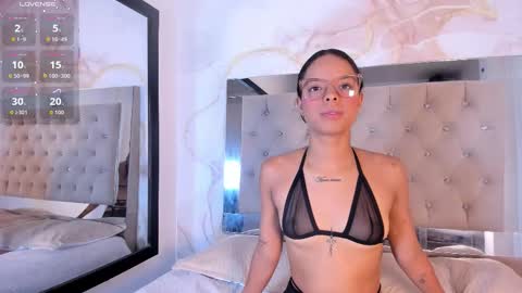 lunna__tylor online show from March 11, 4:29 am