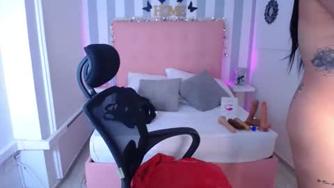 lunna_boobs20 online show from October 10, 4:22 am