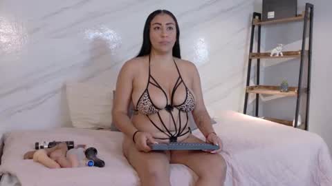 Snapshot of lunna_boobs20 chatting on July 4, 4:51 am lunna_boobs20 online show from July 4, 4:51 am
