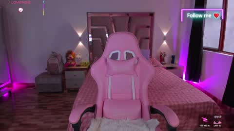 LUNA ROSE online show from April 11, 8:02 pm