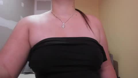 Snapshot of lunnadoll chatting on May 14, 4:41 am Katty what ever do you want on my pv is for extra tokens minimi 250 tks ty u for understand online show from May 14, 4:41 am