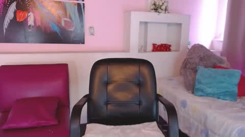 LunoxLili online show from February 5, 3:31 pm